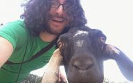 Funny Selfies With Animals 30 Hd Wallpaper